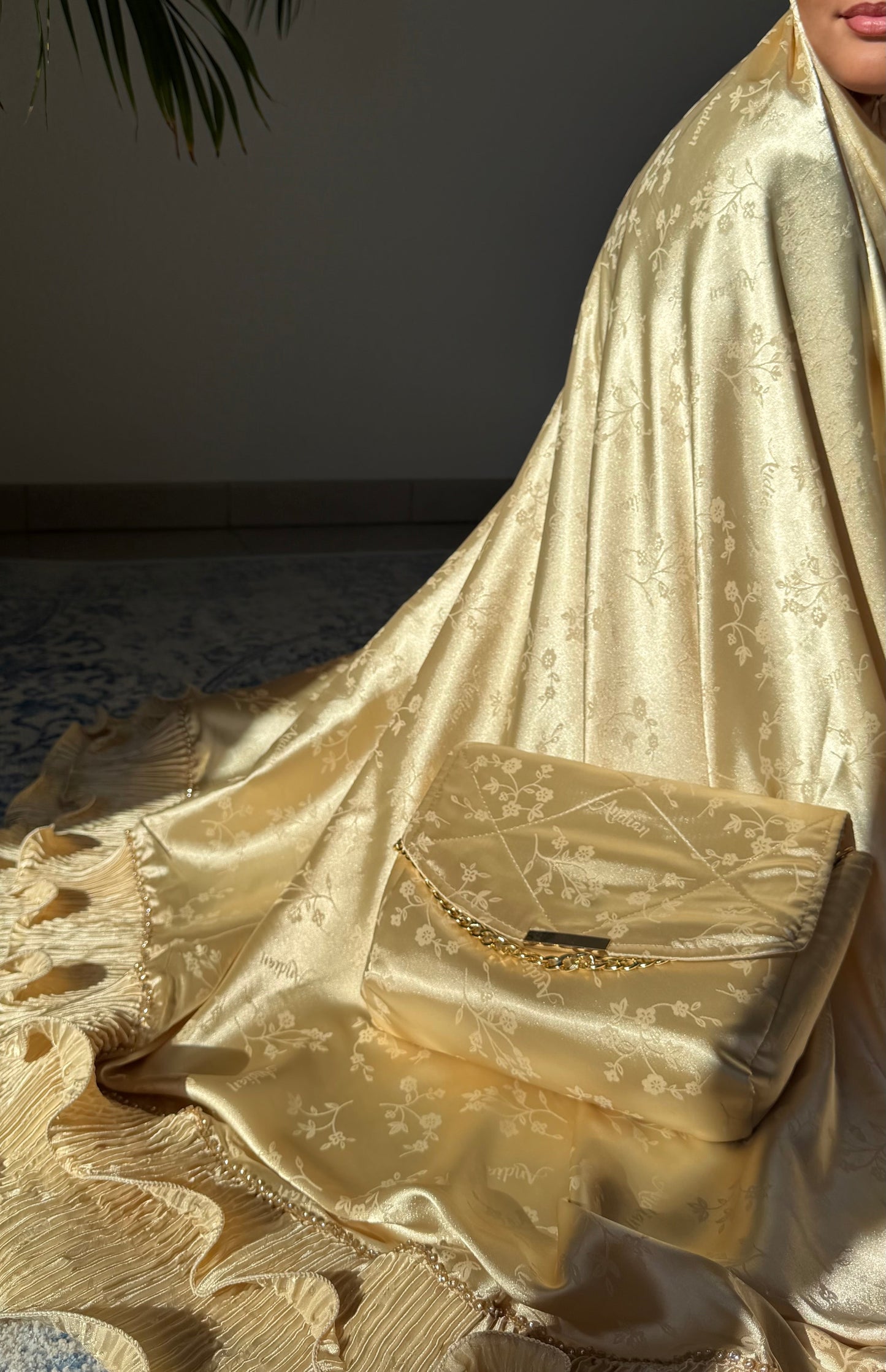 Fuji Prayer Garment | Gold