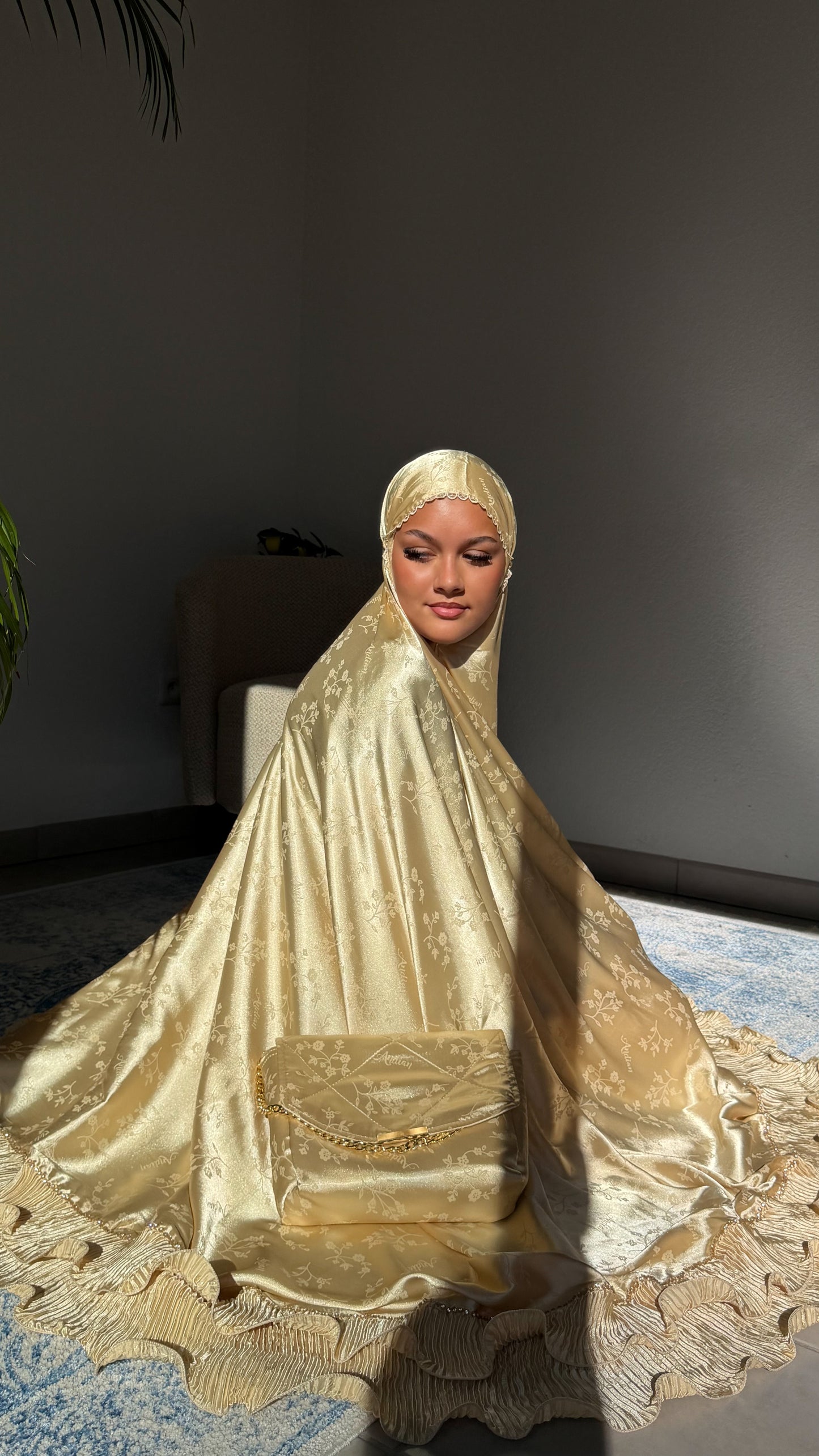 Fuji Prayer Garment | Gold